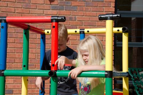 Kinderen bij de montage van QUADRO